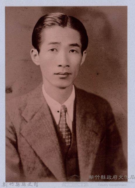 龍瑛宗翻拍照272：男性個人照12藏品圖，第1張