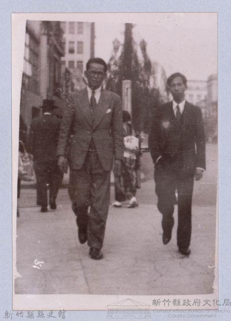 龍瑛宗翻拍照32：龍瑛宗與友人合照5藏品圖，第1張