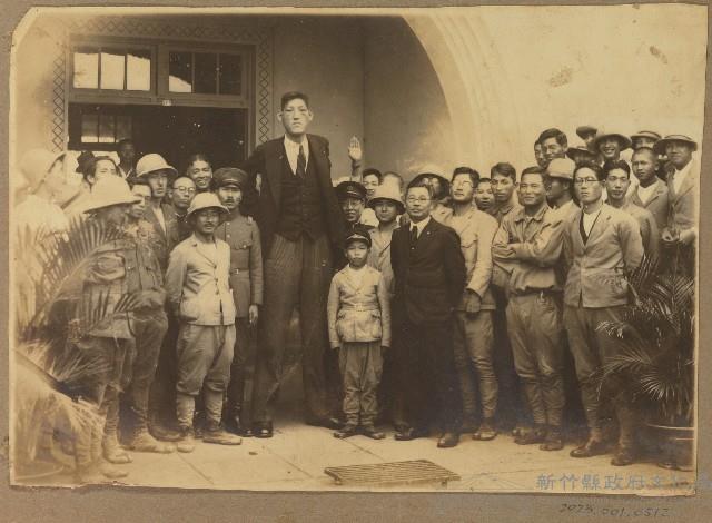 日本長人訪校留影藏品圖，第1張