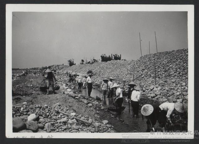 鳳山溪樟樹叢堤防復原工程(堤防復原428M丁埧復原3座)-施工中2藏品圖，第1張