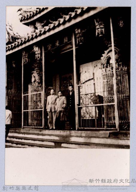 龍瑛宗翻拍照142：龍瑛宗與友人合影30藏品圖，第1張