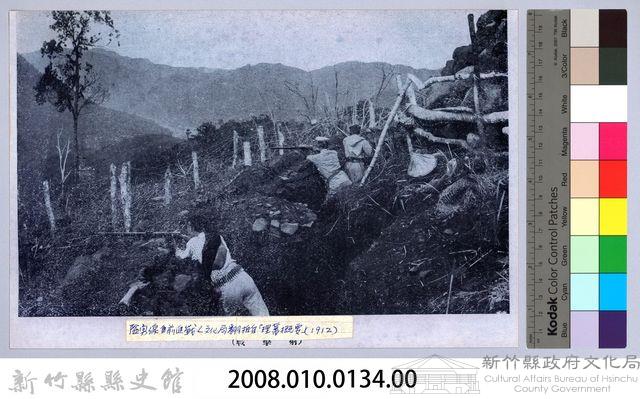 理蕃志稿老照片─隘勇線前進戰（文化局翻拍自「理蕃概要」1912）藏品圖，第4張