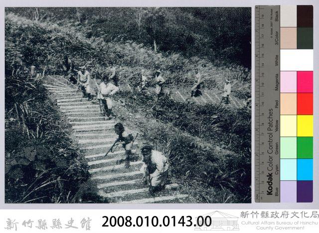 李崠山圖照6-隘勇隊進攻蕃地藏品圖，第4張