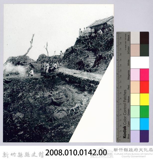 李崠山圖照5-隘勇隊槍枝演習藏品圖，第4張