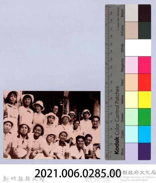 龍瑛宗翻拍照285：龍瑛宗與友人合影60藏品圖，第2張