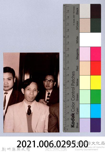 龍瑛宗翻拍照295：龍瑛宗與友人合影65藏品圖，第2張