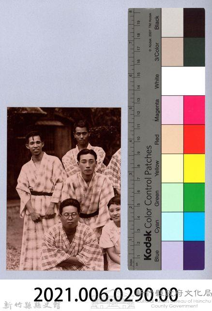 龍瑛宗翻拍照290：龍瑛宗與友人合影62藏品圖，第2張