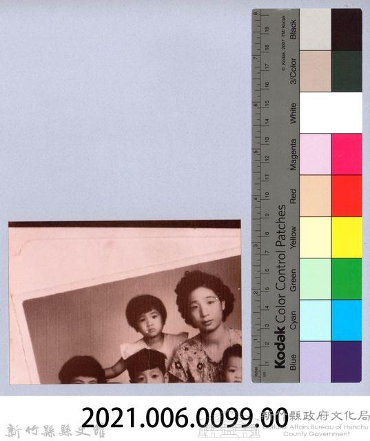 龍瑛宗翻拍照99：照片一角藏品圖，第2張