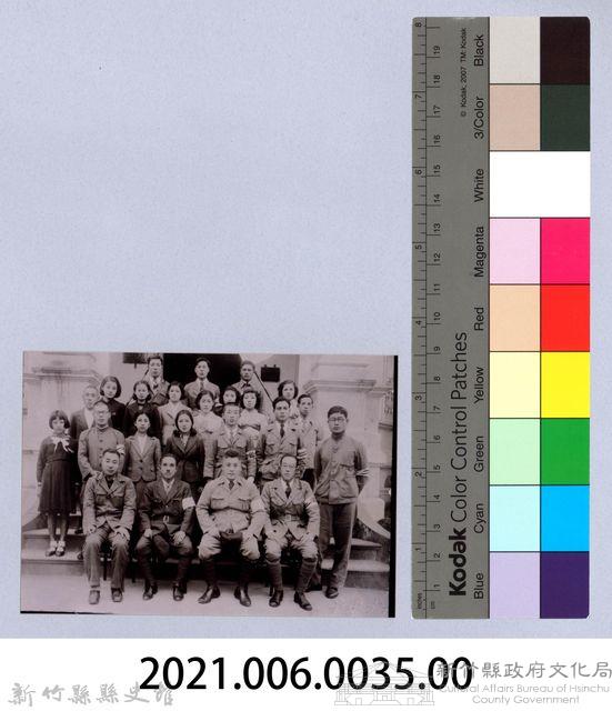 龍瑛宗翻拍照35：龍瑛宗與臺銀同事合照1藏品圖，第2張