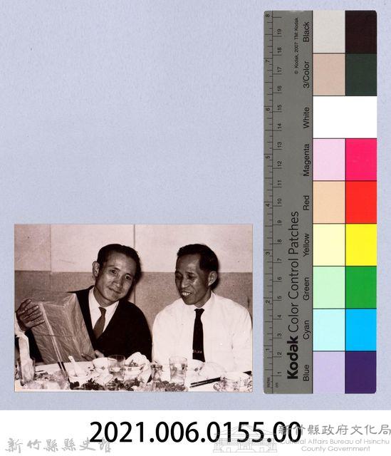 龍瑛宗翻拍照155：龍瑛宗與友人合影34藏品圖，第2張