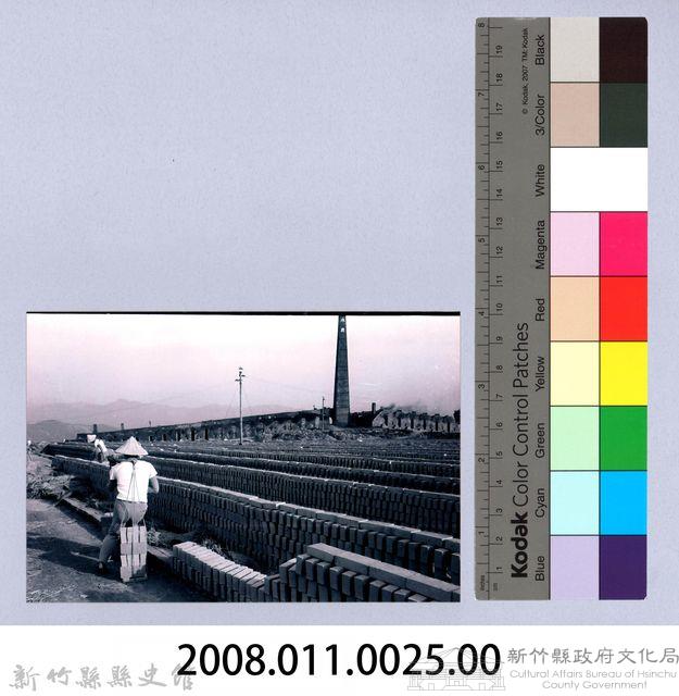 鄧雨賢相關照片16：挑磚藏品圖，第2張