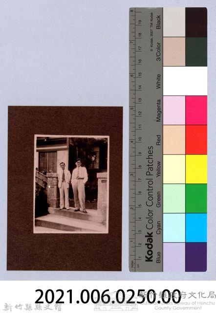 龍瑛宗翻拍照250：龍瑛宗與友人合影45藏品圖，第2張