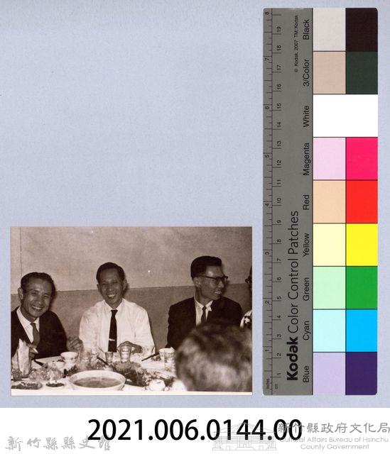 龍瑛宗翻拍照144：龍瑛宗與友人合影31藏品圖，第2張