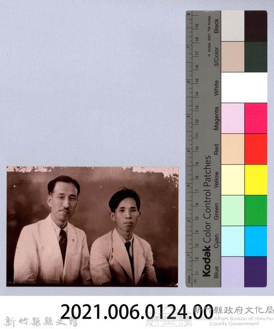 龍瑛宗翻拍照124：龍瑛宗與友人合影20藏品圖，第2張