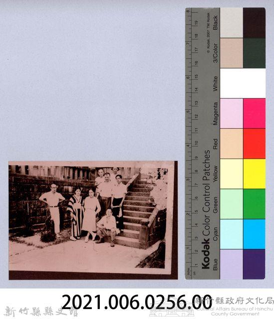 龍瑛宗翻拍照256：龍瑛宗與友人合影48藏品圖，第2張