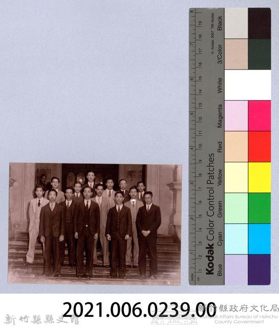 龍瑛宗翻拍照239：龍瑛宗與友人合影41藏品圖，第2張