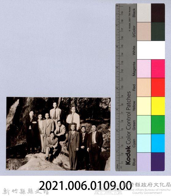 龍瑛宗翻拍照109：龍瑛宗與友人合影12藏品圖，第2張