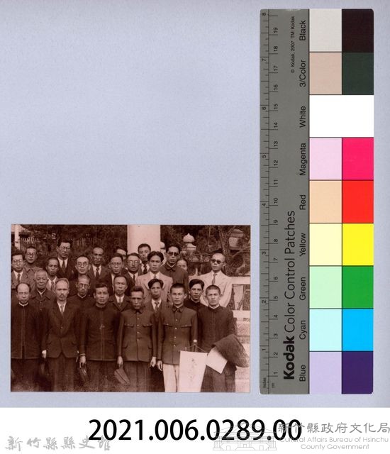 龍瑛宗翻拍照289：龍瑛宗與友人合影61藏品圖，第2張
