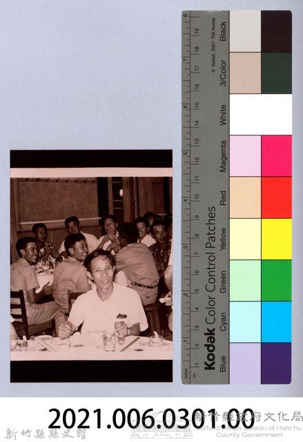 龍瑛宗翻拍照301：龍瑛宗與友人合影67藏品圖，第2張