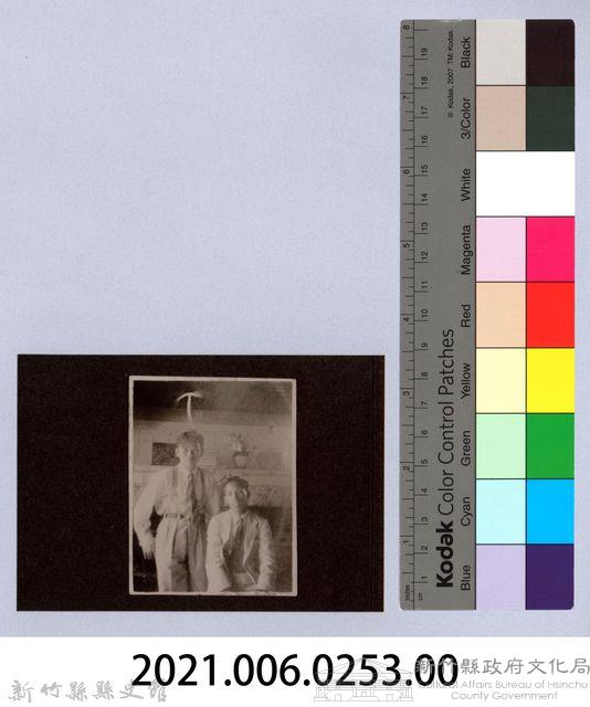 龍瑛宗翻拍照253：龍瑛宗與友人合影47藏品圖，第2張