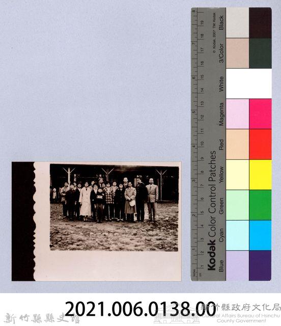 龍瑛宗翻拍照138：龍瑛宗與友人合影27藏品圖，第2張