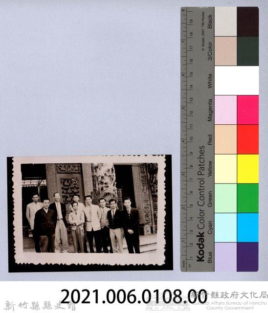 龍瑛宗翻拍照108：龍瑛宗與友人合影11藏品圖，第2張