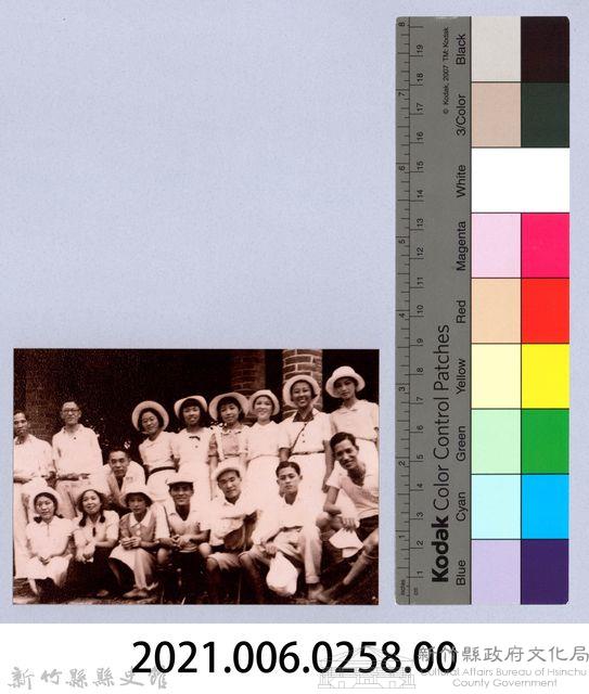 龍瑛宗翻拍照258：龍瑛宗與友人合影49藏品圖，第2張