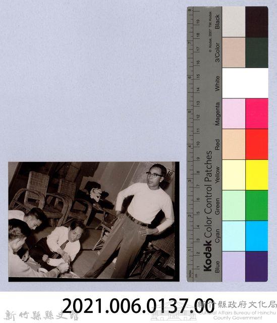 龍瑛宗翻拍照137：龍瑛宗與友人合影26藏品圖，第2張