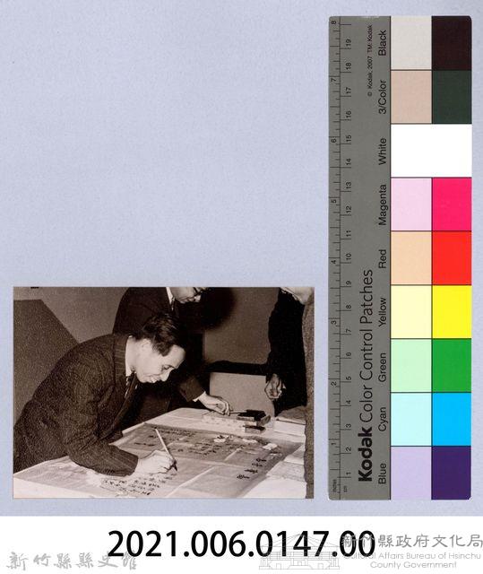 龍瑛宗翻拍照147：龍瑛宗簽名側拍照藏品圖，第2張