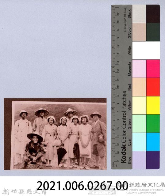 龍瑛宗翻拍照267：龍瑛宗與友人合影55藏品圖，第2張