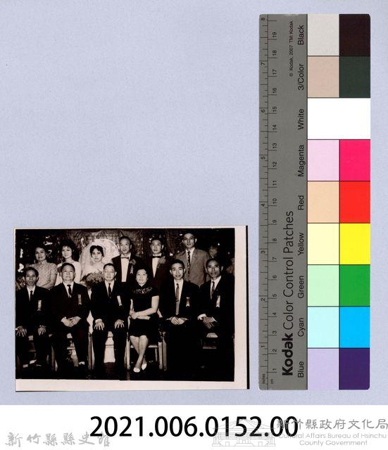 龍瑛宗翻拍照152：龍瑛宗與新人合影藏品圖，第2張