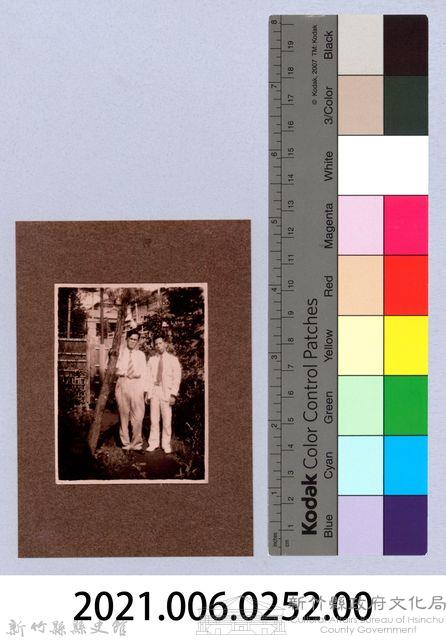 龍瑛宗翻拍照252：龍瑛宗與友人合影46藏品圖，第2張