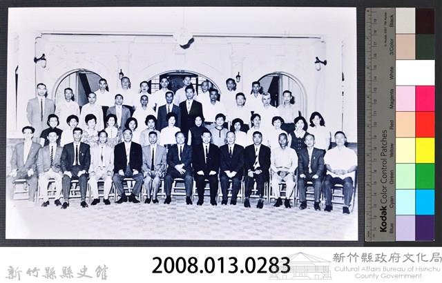 彭公瑞鷺縣長主持新竹縣政八年誌念：彭縣長與他人合影藏品圖，第6張