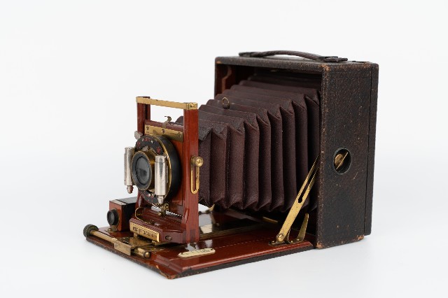 摺合式蛇腹紅木相機(1898)