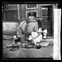 街邊古董攤藏品圖，第1張