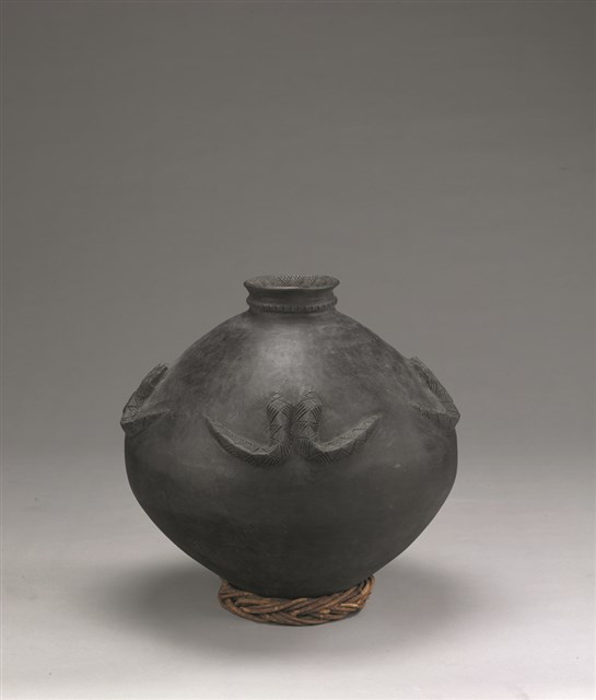 Handmade Traditional Ceramic Pot: Rock