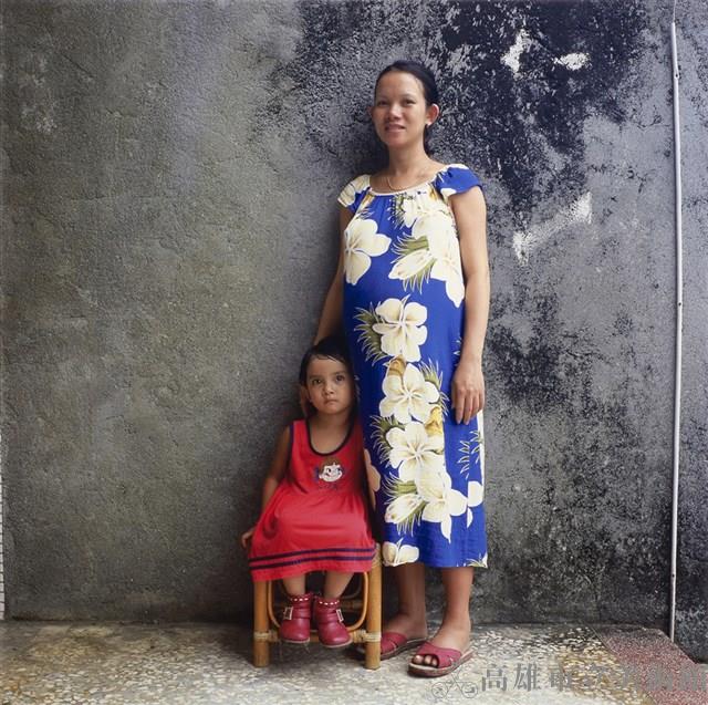 "Border-crossing/Diaspora—Song of Asian Brides (I)": Kuei-hsiao and Her Child (A) Collection Image