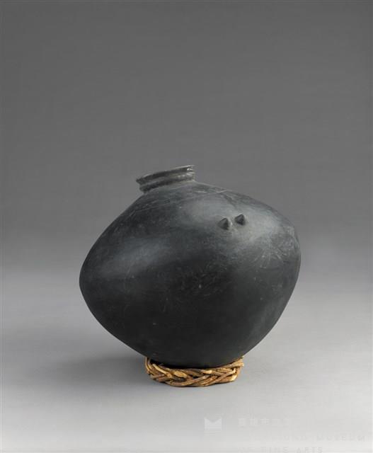 Handmade Traditional Ceramic Pot: Plumpness Collection Image, Figure 2, Total 3 Figures