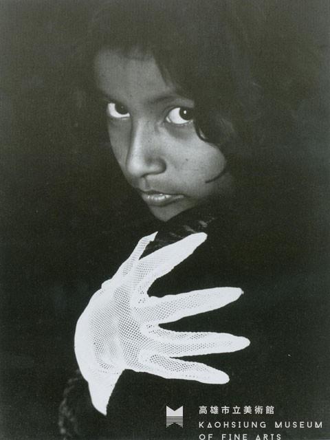 白手套的女人藏品圖，第1張