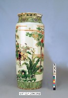 五彩人物直筒式花瓶藏品圖，第2張