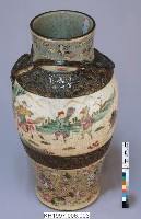 琺瑯彩浮雕蟠螭紋褐釉瓶-1藏品圖，第3張