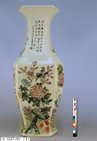 粉彩花鳥紋六方花瓶藏品圖，第2張