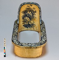 青花蛸唐草紋小判形便池藏品圖，第4張