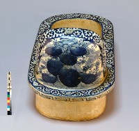 青花蛸唐草紋小判形便池藏品圖，第5張
