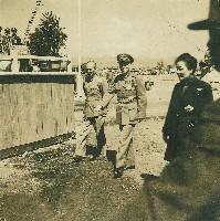 蔣介石主席暨夫人蒞臺參加光復一週年紀念大會照片-2藏品圖，第1張