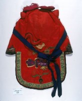 紅緞地夾棉虎頭風帽藏品圖，第2張