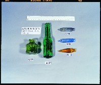 A047：花葉紋豆青瓷杯、A051：白瓷碗底足、A059：白瓷碗底足、A115：鶴紋印花青花碗圈足、A158：「高雄市役所」款瓷杯、A159：「高雄市役所」款瓷杯、A160：「高雄市役所」款瓷杯、A161：高雄市徽蝠紋青花瓷杯蓋、A162：高雄市徽蝠紋青花瓷杯蓋、A164：福壽款青花印花碗、A166：纏枝喜字紋青花碗藏品圖，第10張