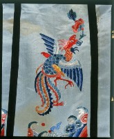 天青緞地金繡龍鳳紋馬面裙藏品圖，第2張