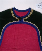 黑緞地大襟彩繡花蝶紋女童馬甲藏品圖，第4張