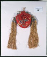 紅緞地福壽雙全雞心香囊藏品圖，第2張